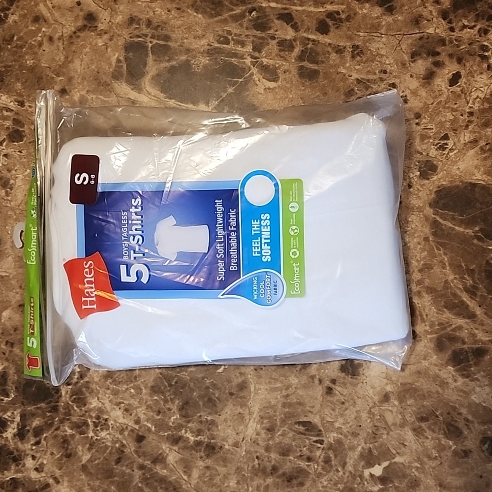 NWT 5 pk Hanes T-shirts Boys Size Small